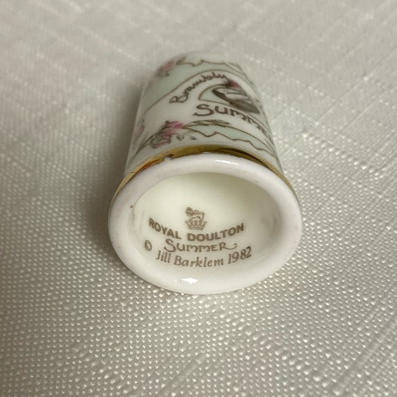 ROYAL DOULTON Vintage Thimble Jill Barklem SUMMER Brambly Hedge 1982 Collectible - Picture 5 of 10